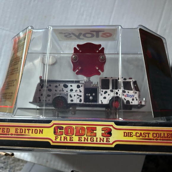 Limited Edition Code 3 Fire Engine - Picture 5 of 6
